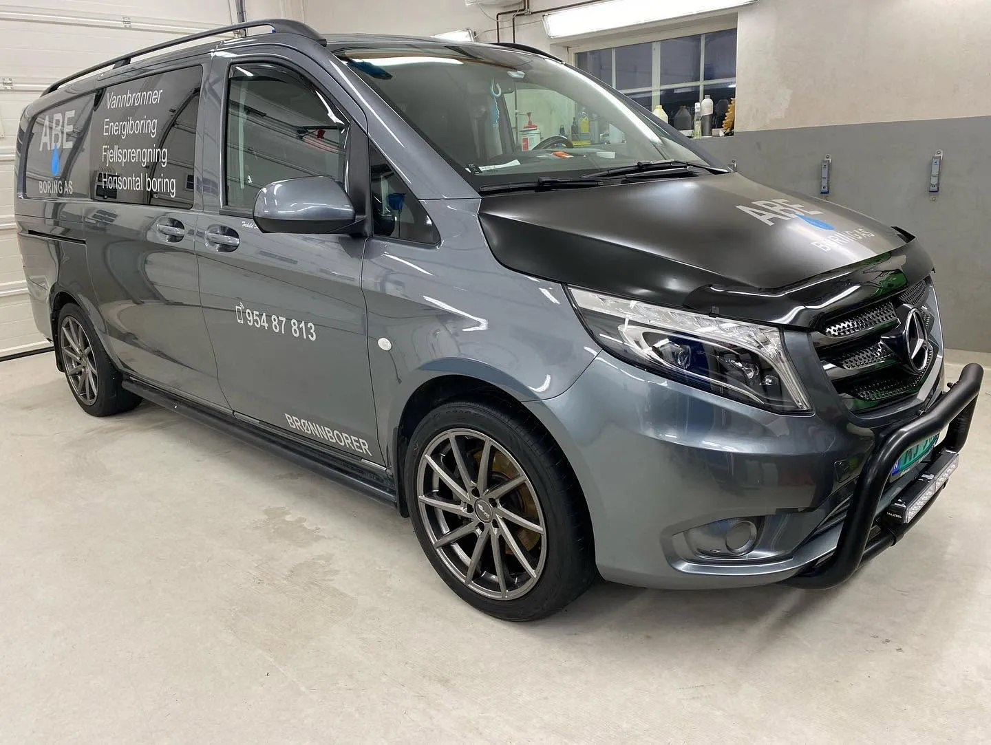 Grå Mercedes Vito fra ABE Boring med keramisk coating