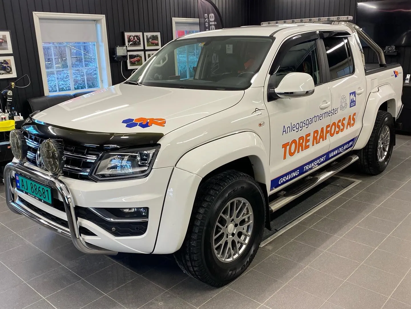 VW Amarok sett skrått forfra